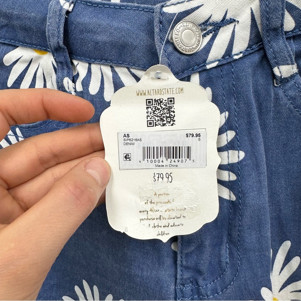 ⛔️SOLD⛔️Altar'd State High Rise Ultra Flare 70's Inspired Daisy Print Blue Jeans - Picture 7 of 11